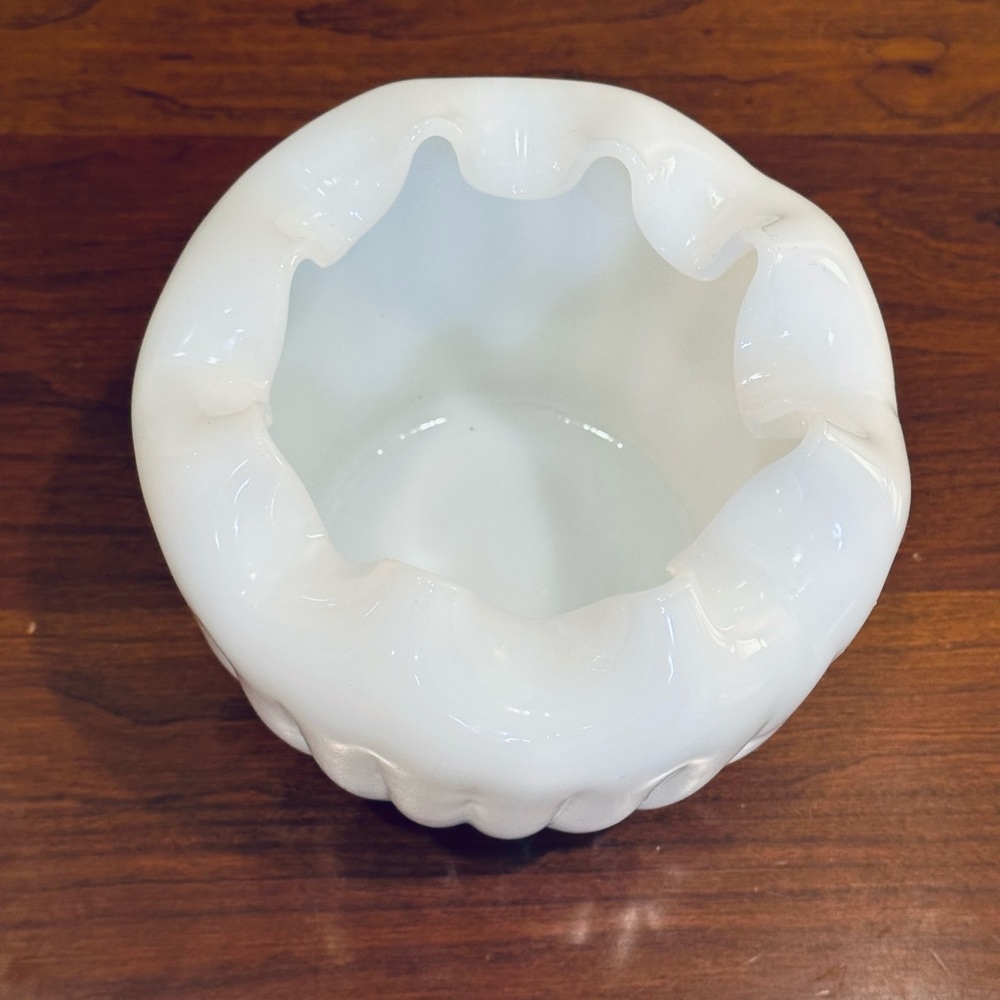 🌟HP🌟VTG 1950s Fenton White Milk Glass Ribbed Rose Bowl Vase - Picture 4 of 5